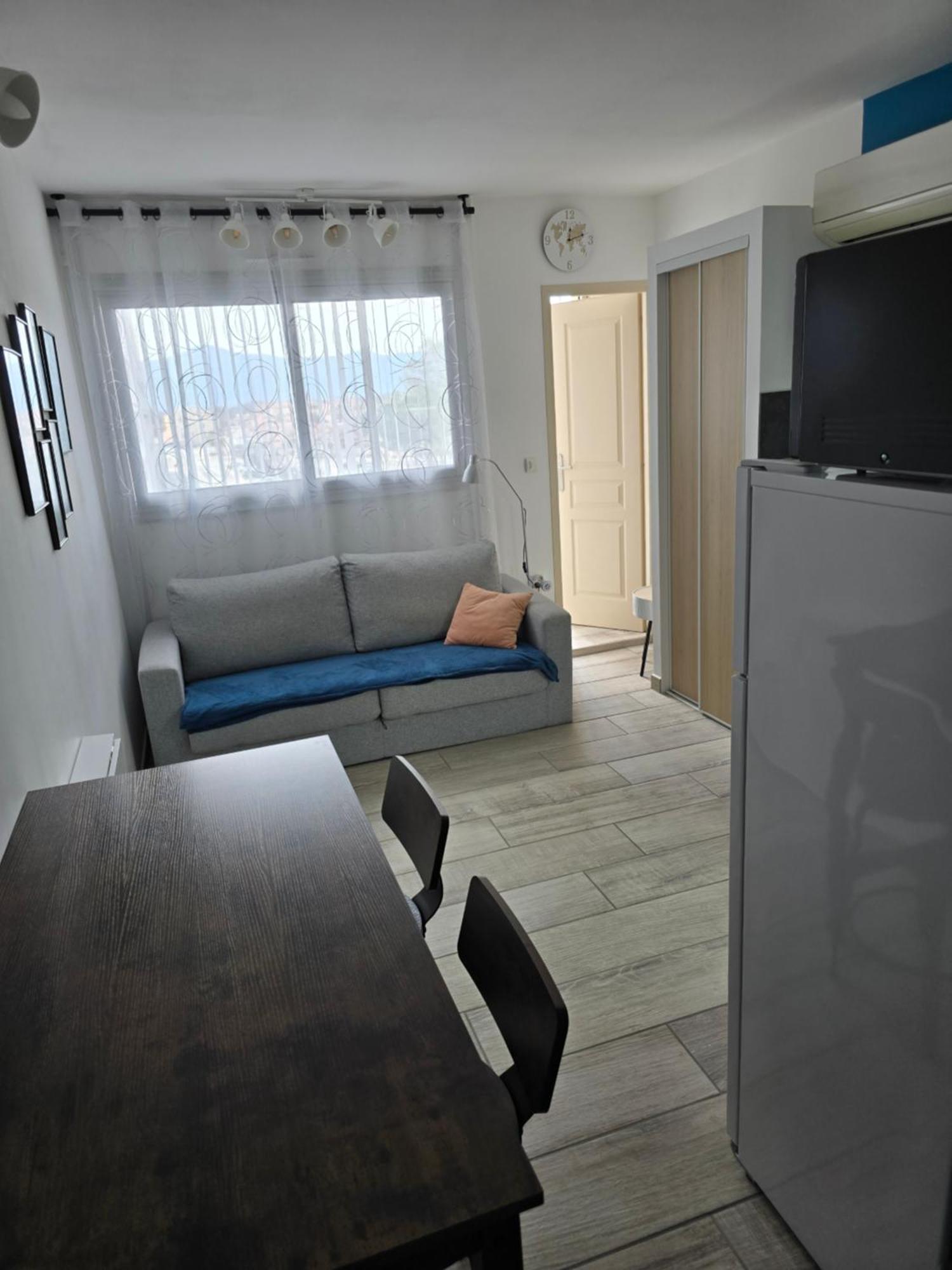 Studio Climatise 50 M.Du Port แซงต์-ซีเปรียง ภายนอก รูปภาพ